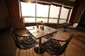 Grand Riverview Hotel