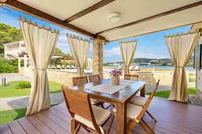 Lando Resort