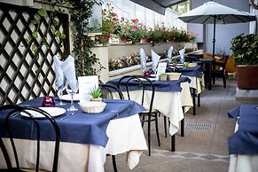 Amadei Hotel Figaro & Apartments