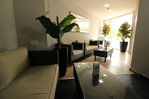 Rich Royal Suites