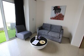 Rich Royal Suites