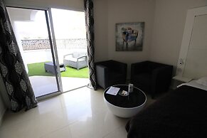 Rich Royal Suites