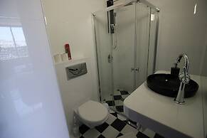 Rich Royal Suites
