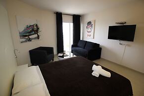 Rich Royal Suites