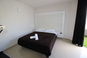 Rich Royal Suites