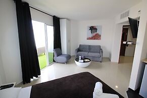 Rich Royal Suites