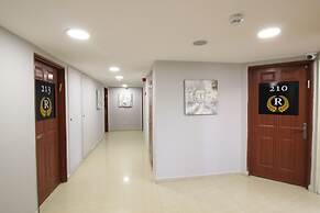 Rich Royal Suites