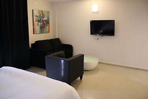 Rich Royal Suites