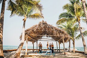 Thatch Caye, a Muy'Ono Resort