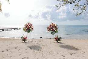 Thatch Caye, a Muy'Ono Resort