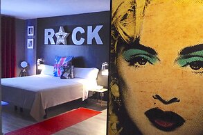 HOTEL Rock Star