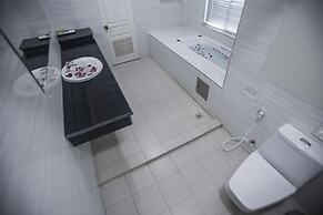 Grace Treasure Hotel