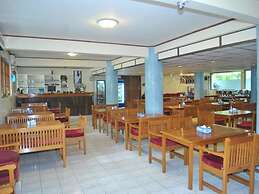 Myanmar Life Hotel