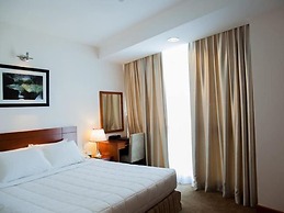 River Hotel
