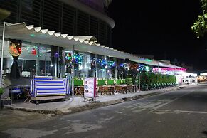 River Hotel