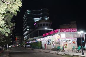 River Hotel