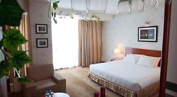 River Hotel