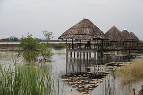 River Hotel