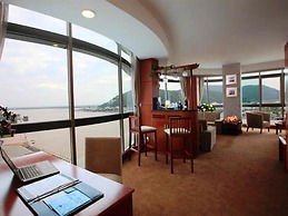 River Hotel