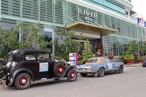 River Hotel