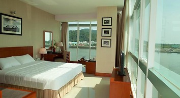 River Hotel