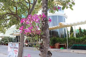 River Hotel