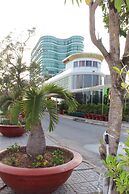 River Hotel