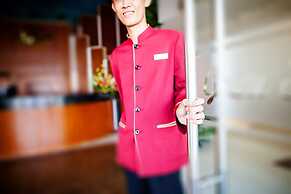River Hotel