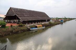 River Hotel