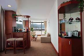 River Hotel