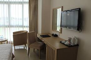 River Hotel