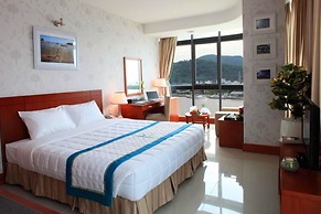 River Hotel