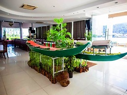River Hotel