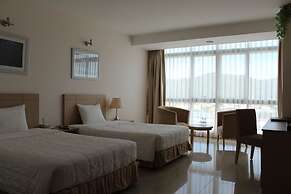 River Hotel