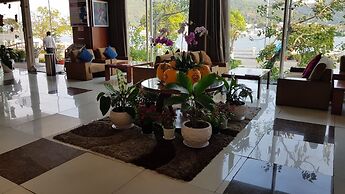 River Hotel