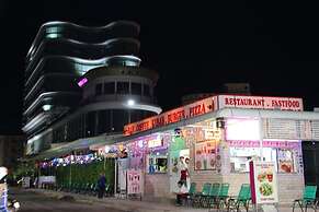 River Hotel