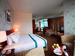 River Hotel