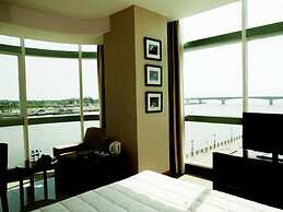 River Hotel