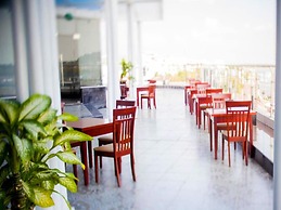 River Hotel