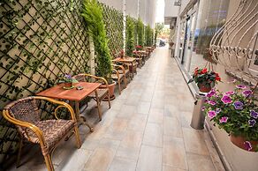 White Palace Hotel