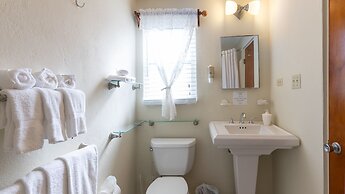 Dawkins Manor Hotel