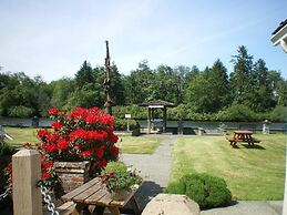 Campbell River Lodge by Riverside