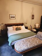 The Macquarie Hotel