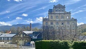 The Macquarie Hotel
