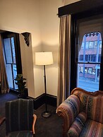 The Macquarie Hotel