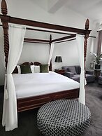 The Macquarie Hotel