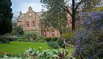 Eltham Retreat Guest House