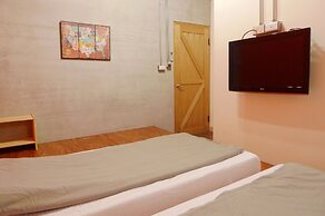 Knock Knock Hostel