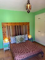 Inn Seventies Cheap & Chic