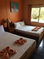 Baan Talay Guesthouse & Dormitory